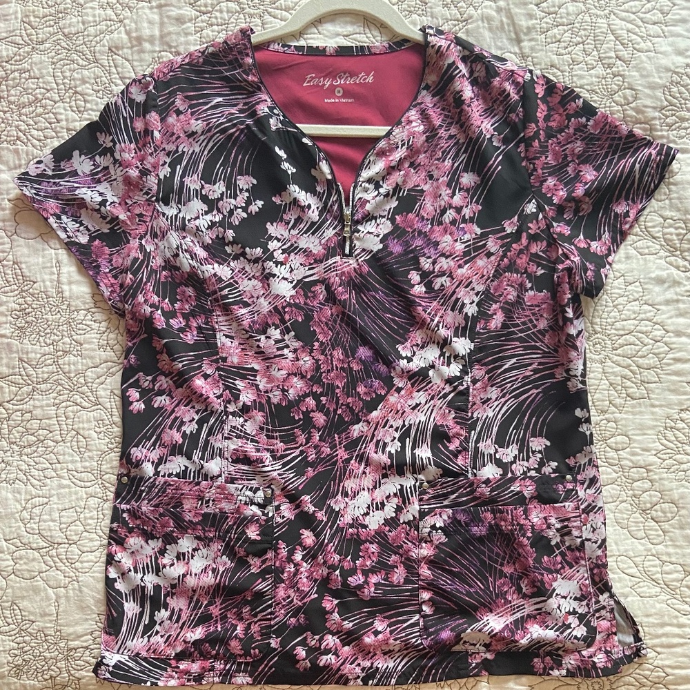 Easy Stretch label scrub top